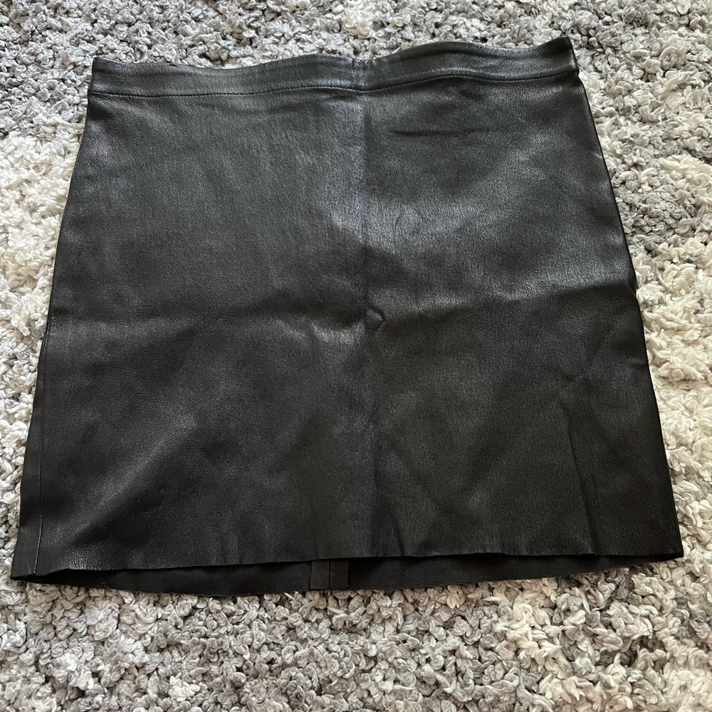 Alice + Olivia faux leather mini skirt size 4